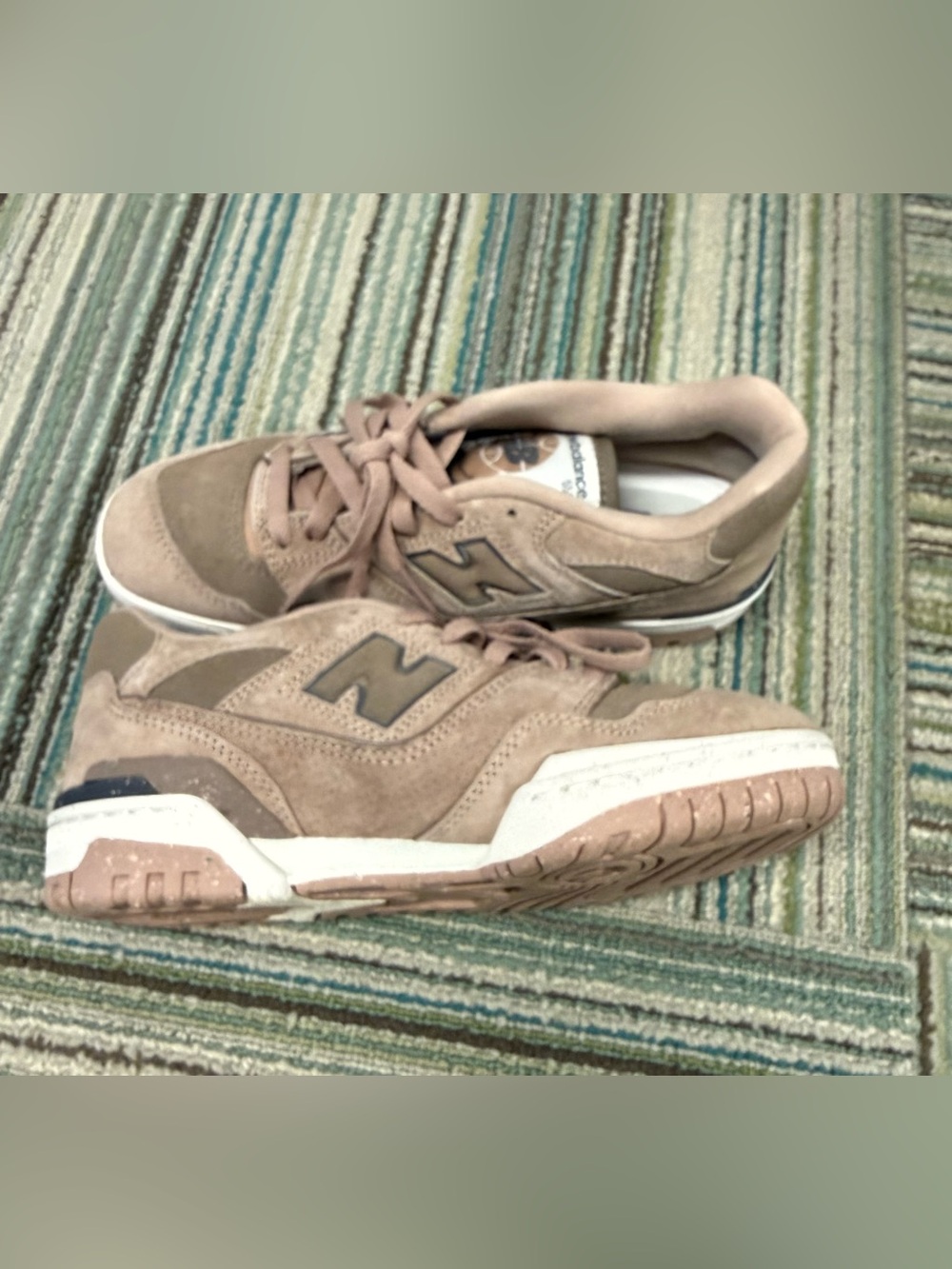 New Balance 550 Mushroom Suede Sneakers BBW550RD | Women’s 8 NWOT - Picture 9 of 12